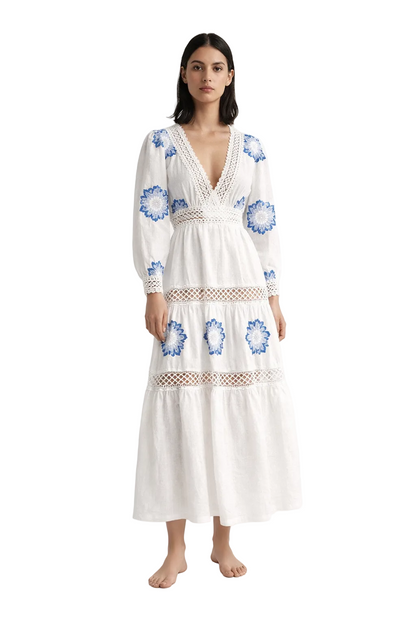 Biała sukienka midi z haftem i koronkowym wykończeniem