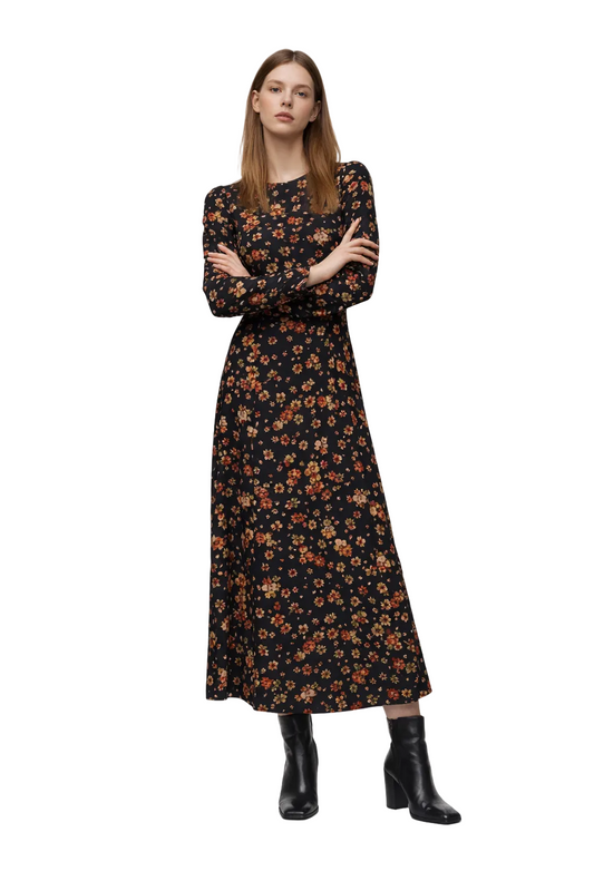 Czarna sukienka midi w kwiaty z długim rękawem